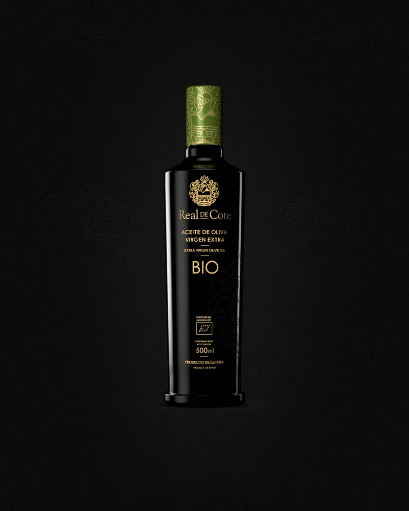La botella sobre el estampado de la etiqueta